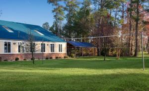 Magnolia Pointe Luster Leaf 4883-203