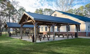 Magnolia Pointe Luster Leaf 4883-203