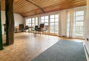 Groot Appartement - 10 Personen - 4 Slaapkamers - Perfect voor Teams & Monteurs - Friedeburg