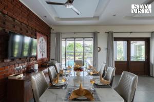 StayVista at Villa Aera with Pool, Lawn