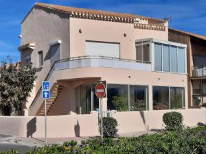 Bel Appartement Face à la mer, au RDC dune maison en cours de classement meublé, 4 couchages, WIFI, PORTIRAGNES PLAGE LXBFM26