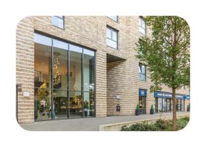 2BR Apartment with Balcony Near O2 Arena London