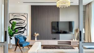 1BDR near Circle Mall with Sauna, Jaccuzzi and Gym