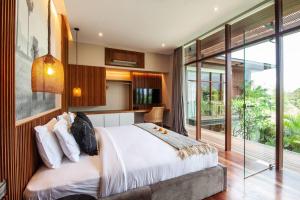 Luxury 6BR villa Berawa beach