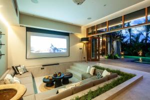 Luxury 6BR villa Berawa beach