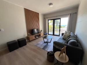 Modern Simons Town Apartment near beach and penguins