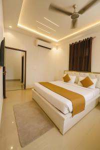 The Elegance - #big swimming pool #luxury rooms #gardens #playing zone #away from city hustle