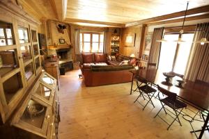 Amazing atmosphere ski in-ski out sauna