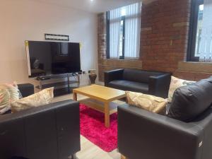 2BR, 3double bed, 2 bath, WiFi , free parking
