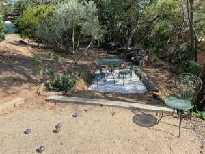 Large family home 400m beach