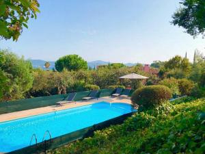 Large family home 400m beach