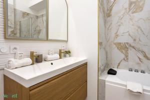 WeHost D2 - Smart & chic loft, 3 mins to beaches