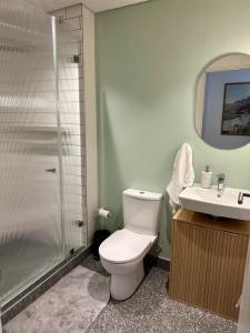 Lions Head View 1 Bed in Sea Point King XL Bed