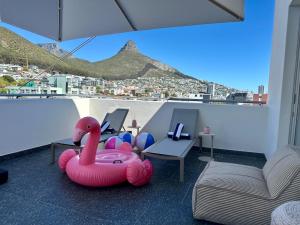 Lions Head View 1 Bed in Sea Point King XL Bed