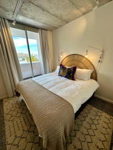 Lions Head View 1 Bed in Sea Point King XL Bed