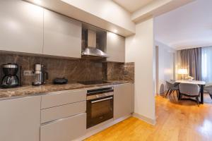 3-Bedroom New Apartment with Balcony