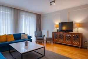 3-Bedroom New Apartment with Balcony