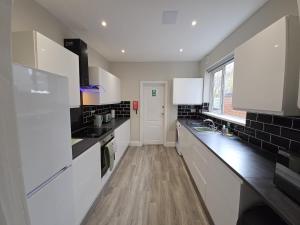 Douglas House By Cliftonvalley Apartments