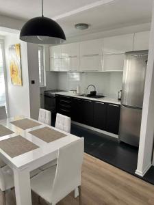 Spacious modern apartment Aerodrom