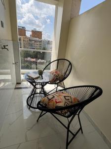 Serene - Bright & Cozy Apartment with Great Views