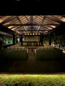 4 BR Retreat Villa - Beach Access