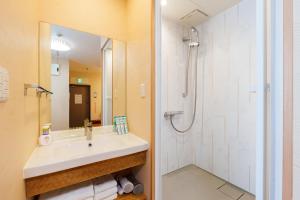 Just a short walk 心斎橋 Glico Sign 1min 道頓堀30-second 黒門市場 難波駅 Dotonbori Guesthouse 兰の阁