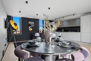 The Black Box-Wyndale Signature Stays