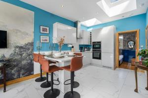 4 Bed & 4 Bath Penthouse in Covent Garden ZONE 1