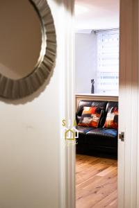 Crown Apartment - SJA Stays - Modern 2 Bed Apartment