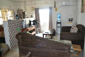 Kalibu Cottage offers you a cozy & private home for your holidays