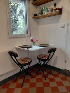 Studio épicéa avec jardin et stationnement dans charmante propriété proche gare