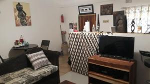 Kalibu Cottage offers you a cozy & private home for your holidays