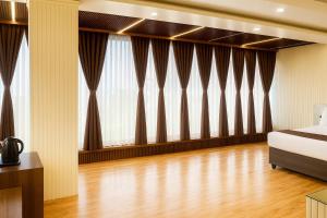 Hotel Manglam Inn Near CCS International Airport
