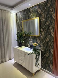 Modern Apartment With Pool Gym