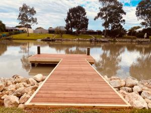 Riverfront 10 min to The Bend