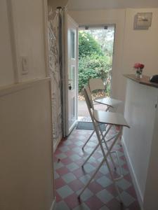 Studio épicéa avec jardin et stationnement dans charmante propriété proche gare