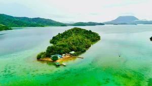 Crane Island Seafront Villa