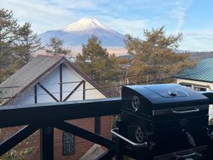 the atelier b Lake Yamanaka アトリエb山中湖Great view Mt Fuji Yamanakako BBQ 10 people private villa Yamanakako IC 20 minutes Kawaguchi IC 30 minutes 高台からの絶景富士山 山中湖 10名貸し切り別荘 山中湖IC20分 河口湖IC