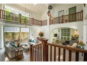 Wijaya Giri - 6BR Villa, Walkable to Beach, Pool, Cook
