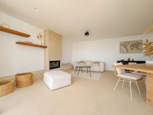 La Villa Pura Vida San Diego - Luxury Villa with Wonderful Sea View - Direct walking access to beach! 5 min from Sotogrande