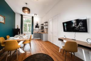 Majestic Square View Residence