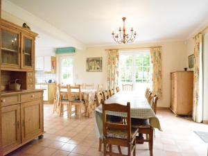 Spacious villa near Lesse