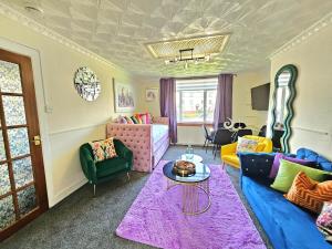 2 Bed Apt, 4 Beds, 3 TVs Plus Parking