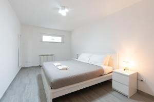 Modern Apartment - Free Parking & Private Entry