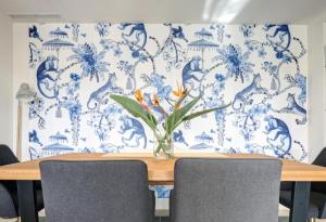 Beautiful penthouse overlooking marina channels