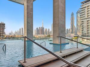 Luxurious 3BR with Burj Khalifa and Canal View