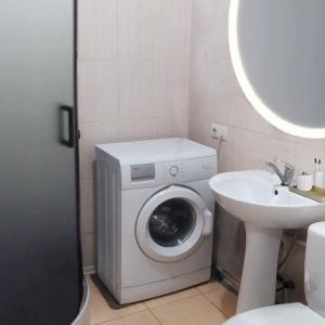 Мономаха 27 Центр