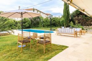 Large villa near beach, sea view, islands & bay of Cannes, 7 bedrooms