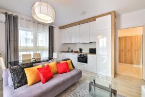 Grochowska 207 Rondo Wiatraczna by PerfectApart