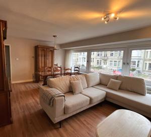 Modern 2-bedroom apartment within walking distance of the city centre and the beach T209